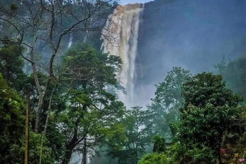 Diyaluma Falls